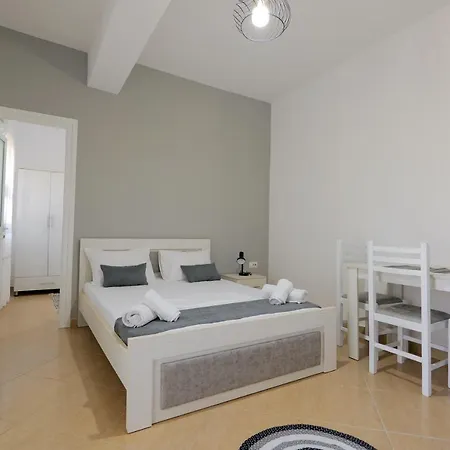 Empo Apartment *